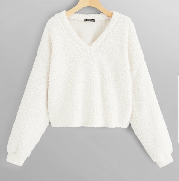 Sweaters - White v-neck fuzzy sweater